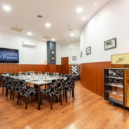 Vs Palace **** מלון